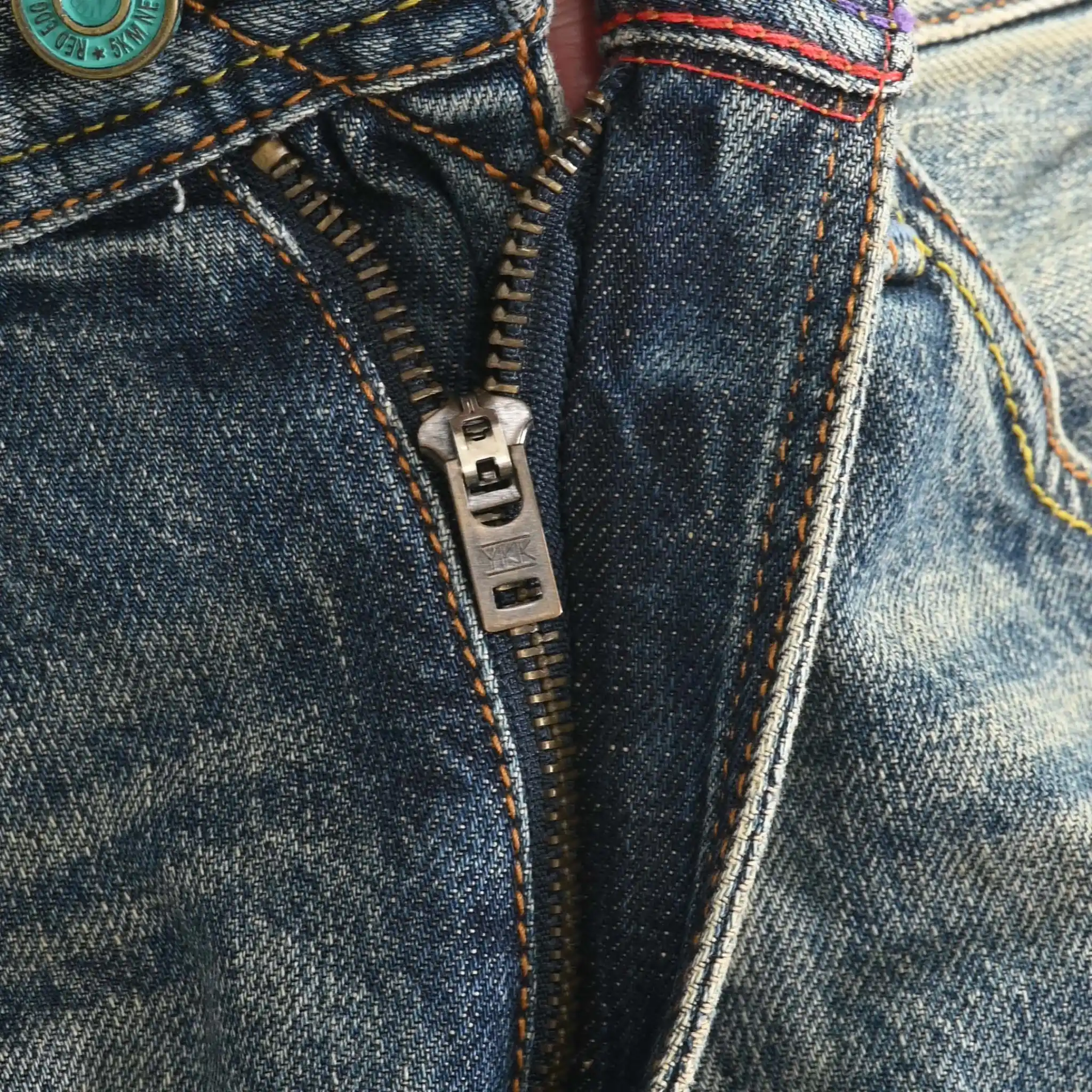 Jean slim droit bleu clair 14 oz à lisière indigo délavée
