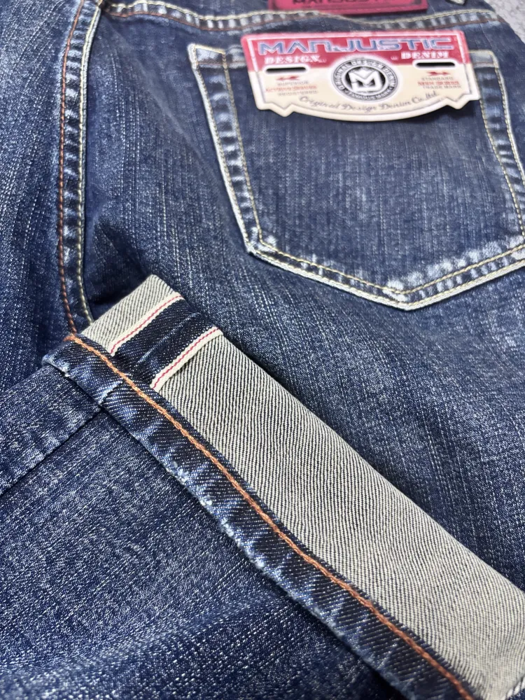 closeup_selvedge_dark_blue_slimfit