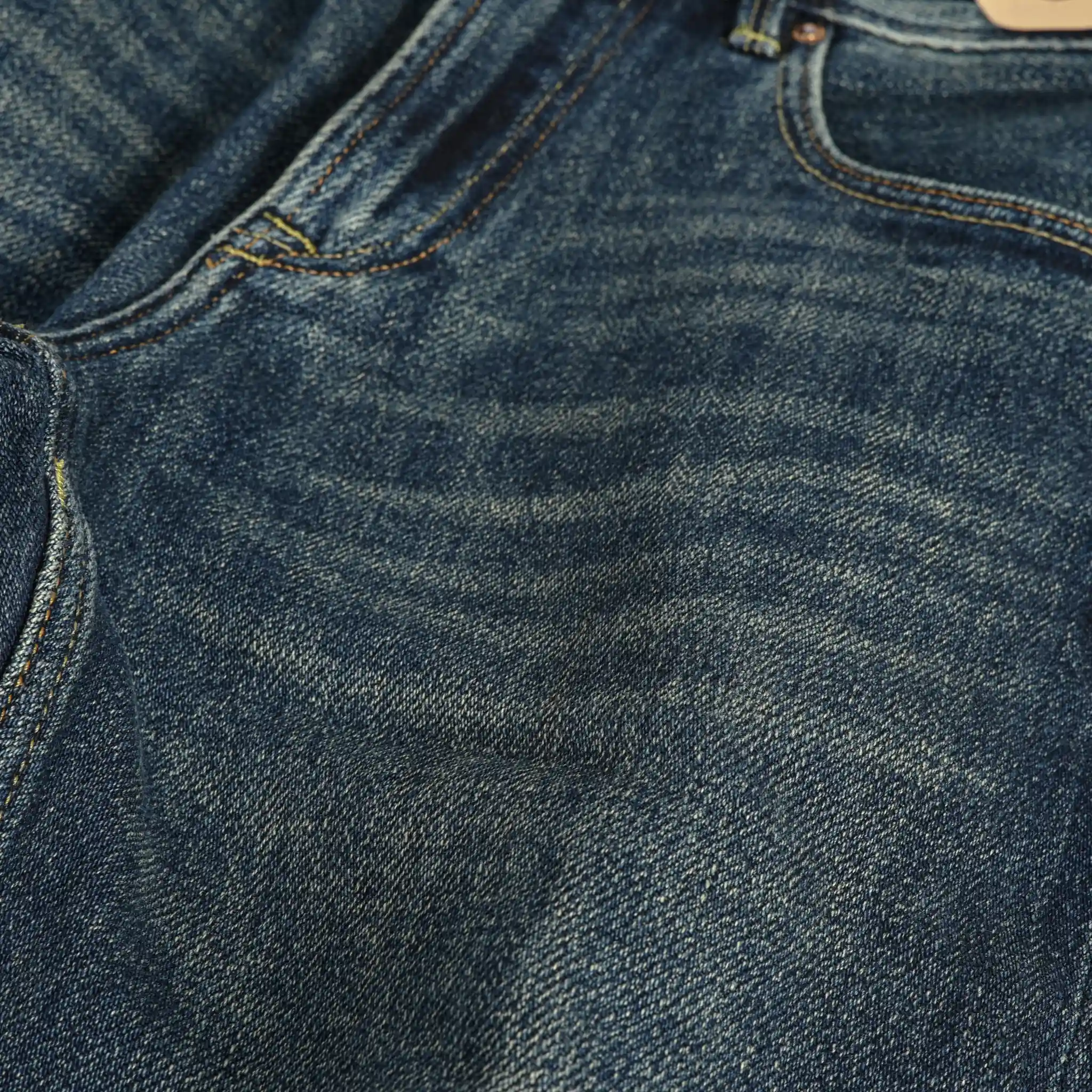 17 oz weiche, indigoblau gefärbte Straight-Jeans aus ägyptischer Baumwolle mit natürlicher Pflanzenfärbung und Webkante