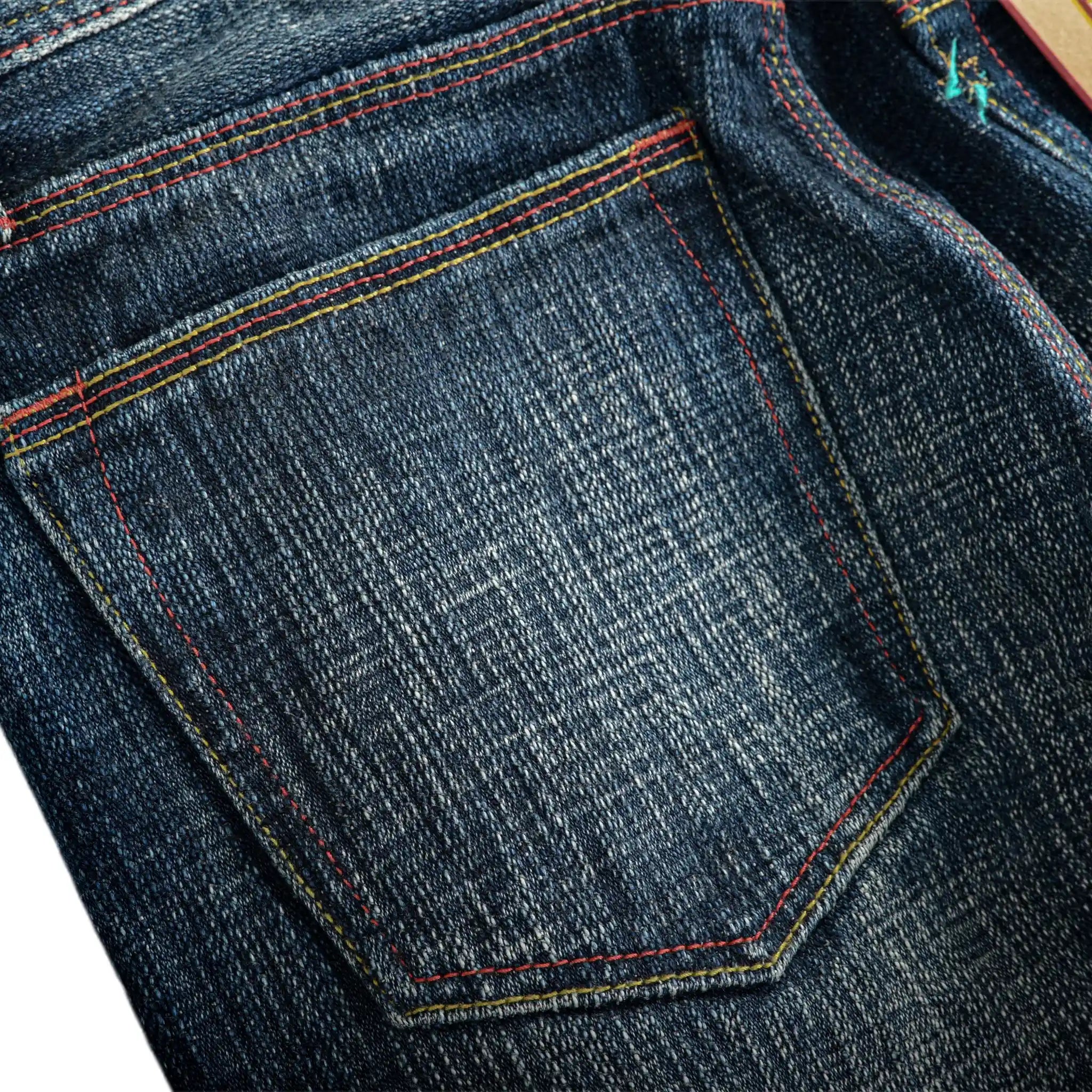 Klassische, blaue 20oz Selvedge-Jeans im Straight Fit