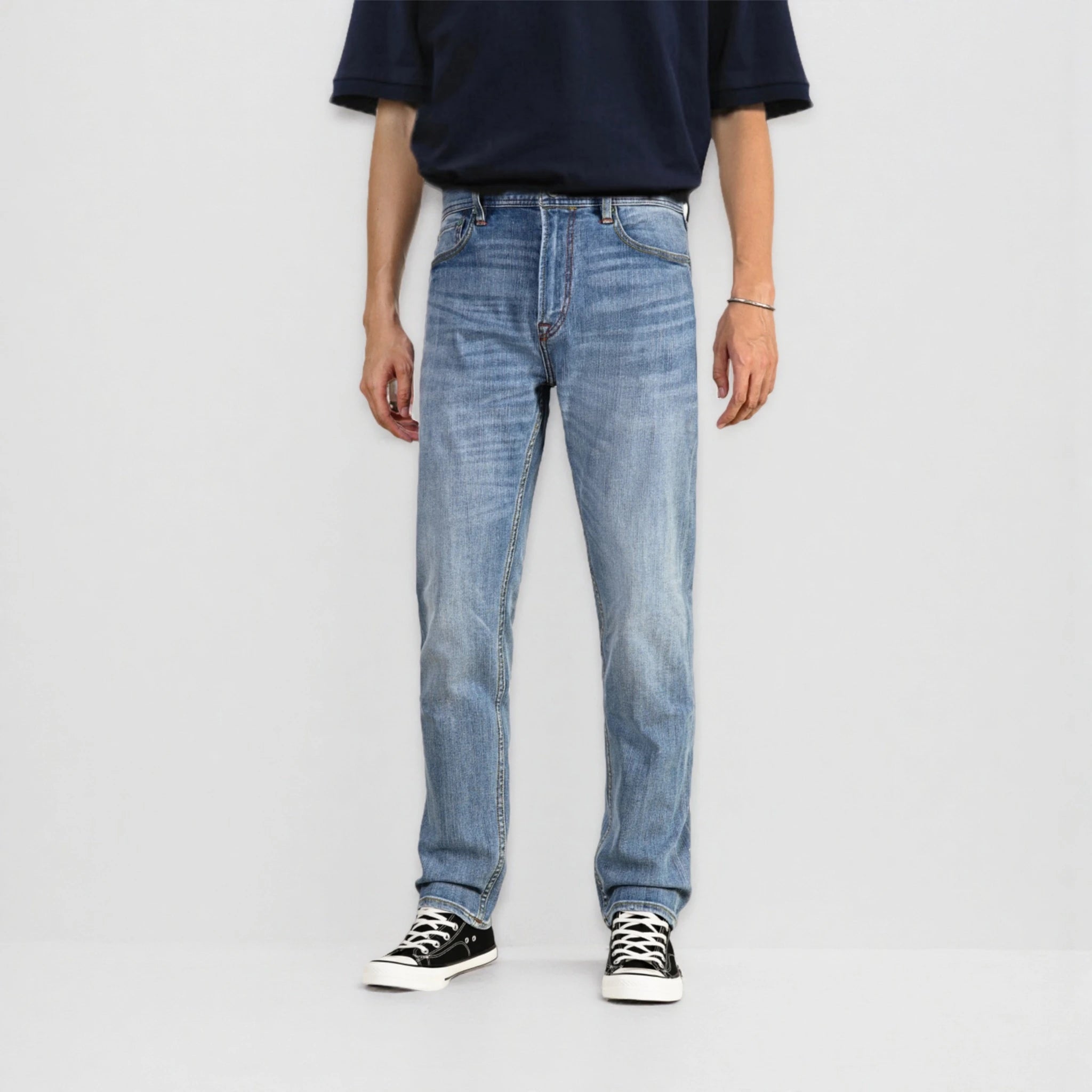 Jean selvedge bleu moyen coupe slim 12 oz avec un léger effet flammé