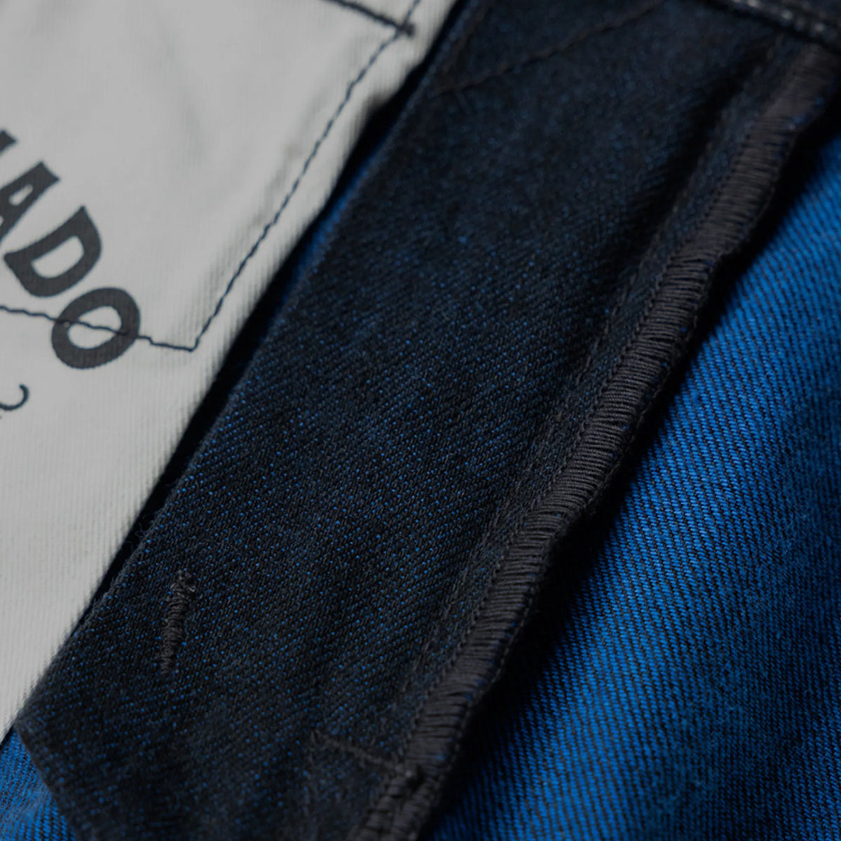 Jean slim droit bleu clair 14 oz à lisière indigo délavée