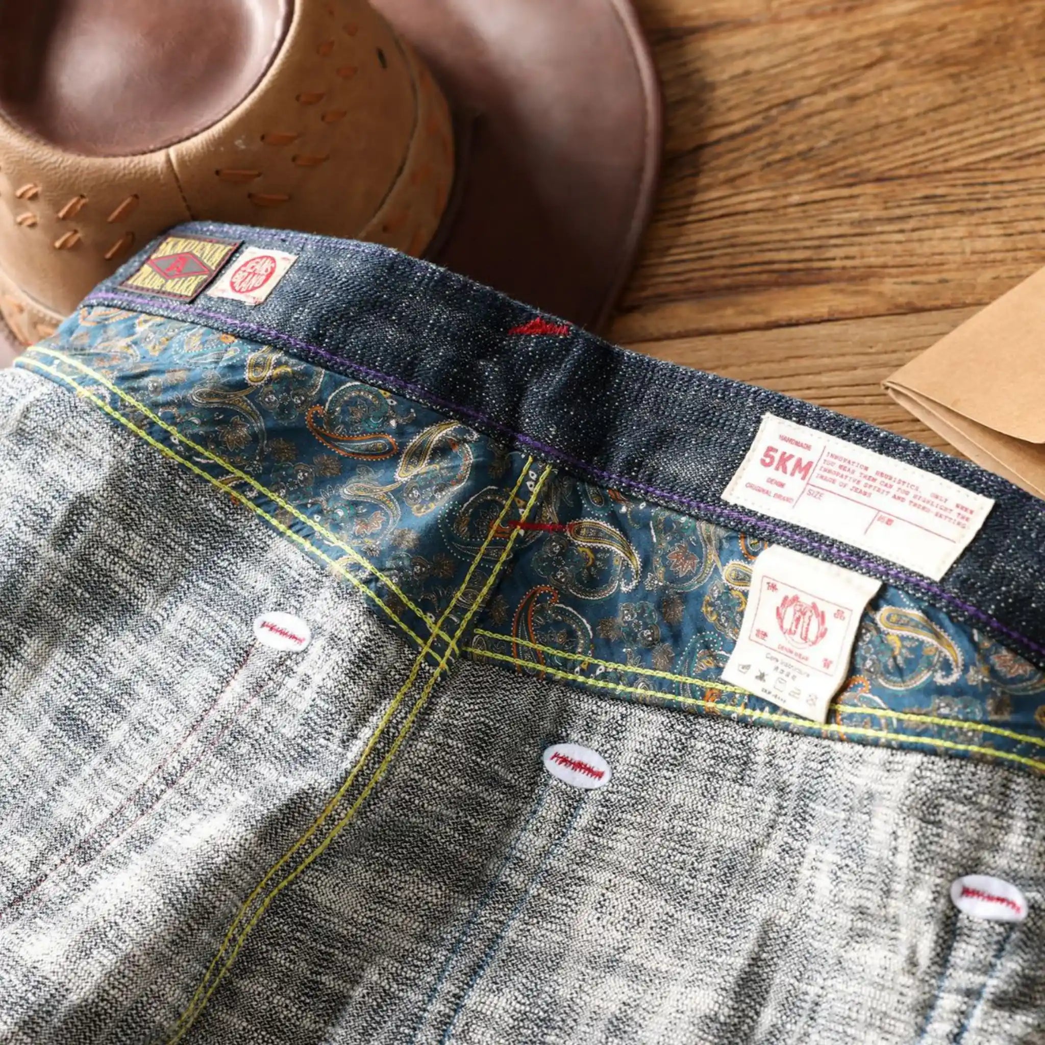 Klassische, blaue 14oz Selvedge-Jeans im Straight Fit