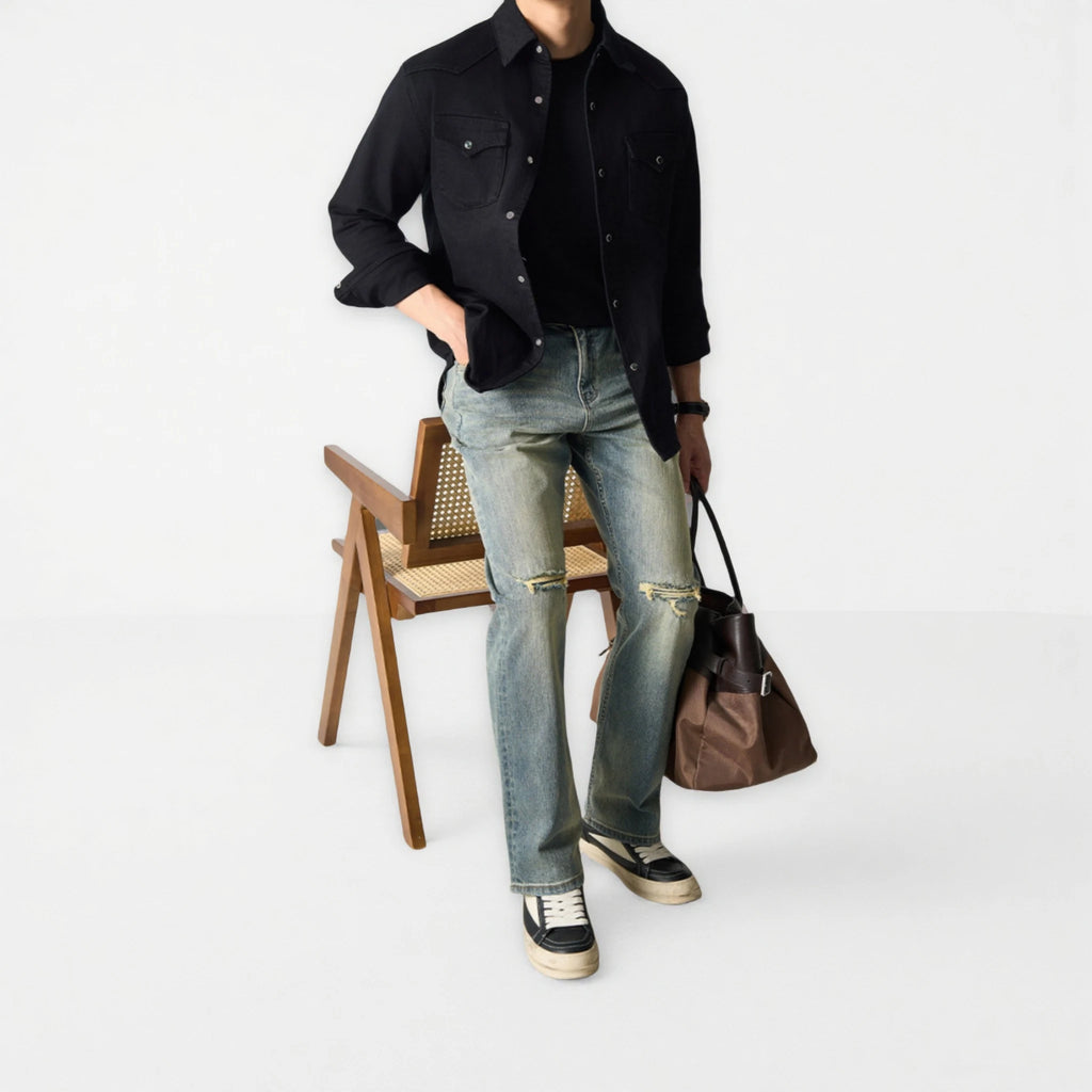 rgdenim_vintageblue_bootcut_selvedge_model_sit